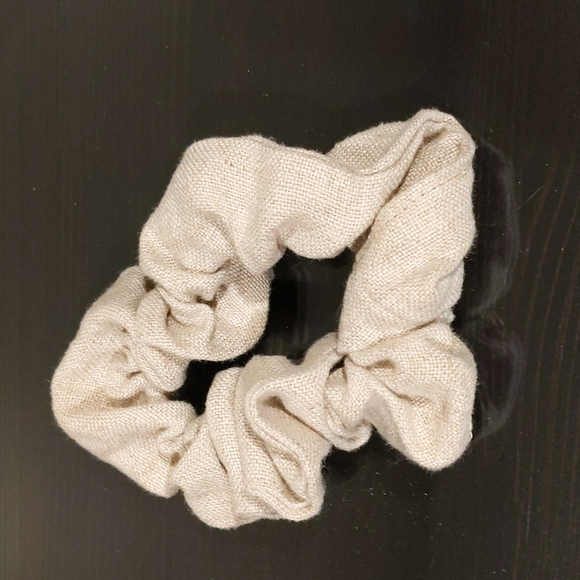 Free w/ purchase linen scrunchy - Picture 1 of 1